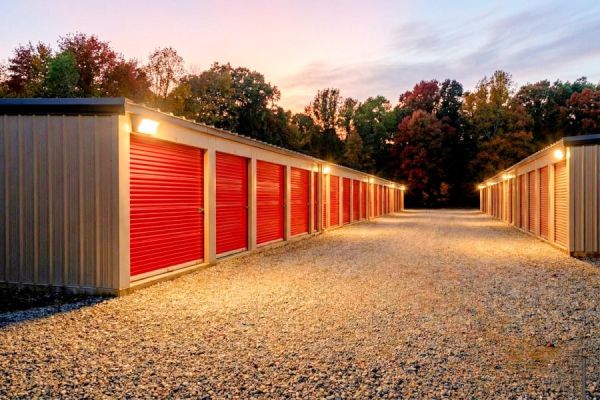 Red Haven Storage - 2401 Charlotte Avenue