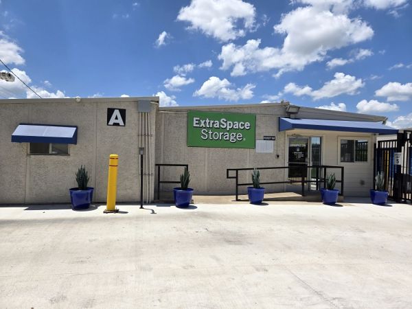 Extra Space Storage - 6757 - Austin - Harold Ct - 6330 Harold Court