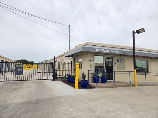 Extra Space Storage - 6763 - Garland - Forest Ln - 4417 Forest Lane