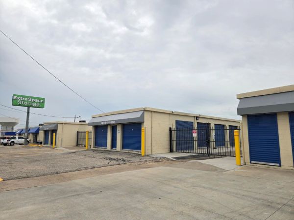 Extra Space Storage - 6763 - Garland - Forest Ln - 4417 Forest Lane