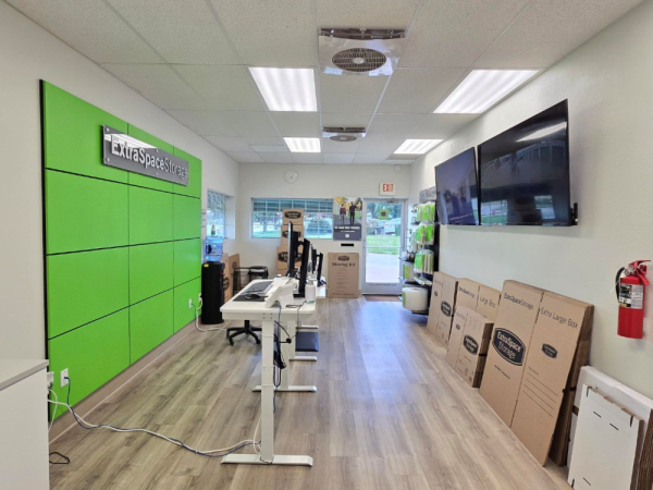 Extra Space Storage - 6866 - Lewisville - N Cowan Ave - 998 North Cowan Avenue
