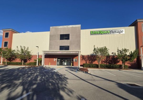 Extra Space Storage - 6912 - Bonita Springs - Production Cir - 24355 Production Circle