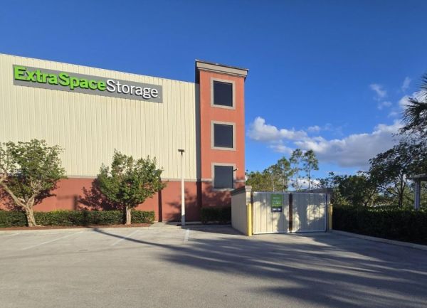 Extra Space Storage - 6912 - Bonita Springs - Production Cir - 24355 Production Circle