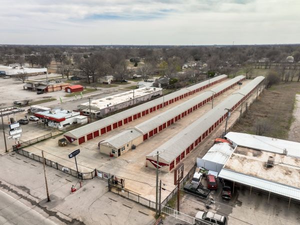 ClearHome - FIRST FULL MONTH FREE - Tulsa - Admiral - 8950 East Admiral Place