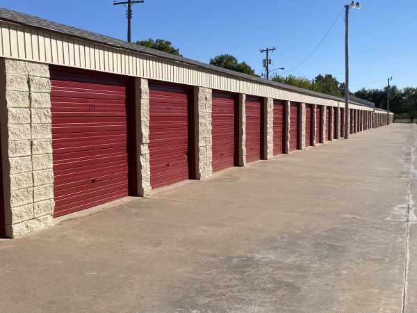 ClearHome - FIRST FULL MONTH FREE - Tulsa - Admiral - 8950 East Admiral Place