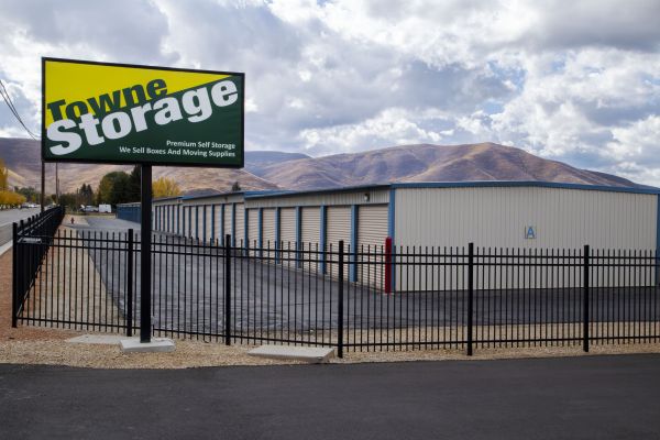 Towne Storage Daniels Rd - 1670 South Daniels Road