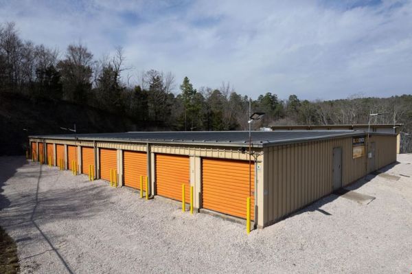 Block Space Solutions - 100 Illinois Street