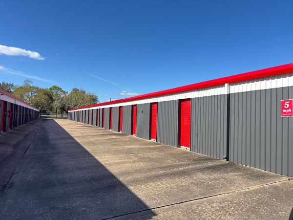 10 Federal Storage - Hwy 6 - 15442 Highway 6