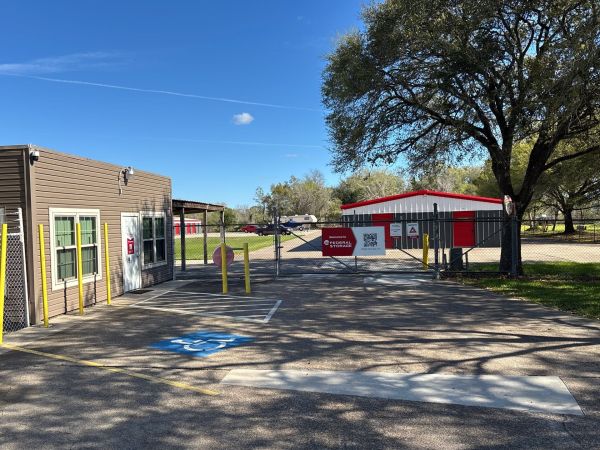 10 Federal Storage - Hwy 6 - 15442 Highway 6