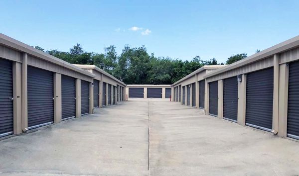 Bryan Street Storage - 526 North Bryan Avenue