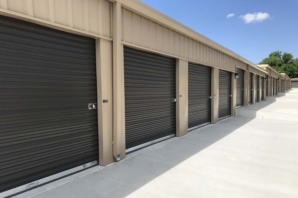 Bryan Street Storage - 526 North Bryan Avenue