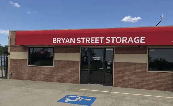 Bryan Street Storage - 526 North Bryan Avenue
