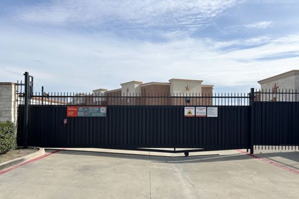 Public Storage - Mansfield - 264 N State Highway 360 - 264 N State Highway 360
