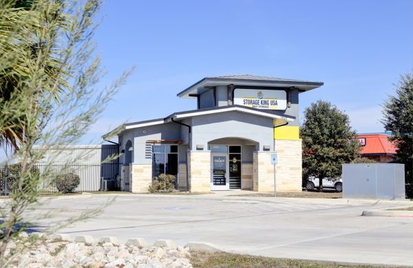 Storage King USA - 102 - Seguin, TX - 1842 I-10 - 1842 Interstate 10