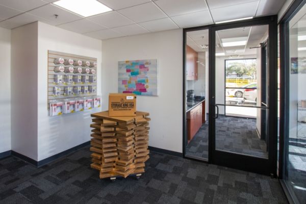 Storage King USA - 127 - Carrollton, TX - Rosemeade Pkwy - 2515 East Rosemeade Parkway