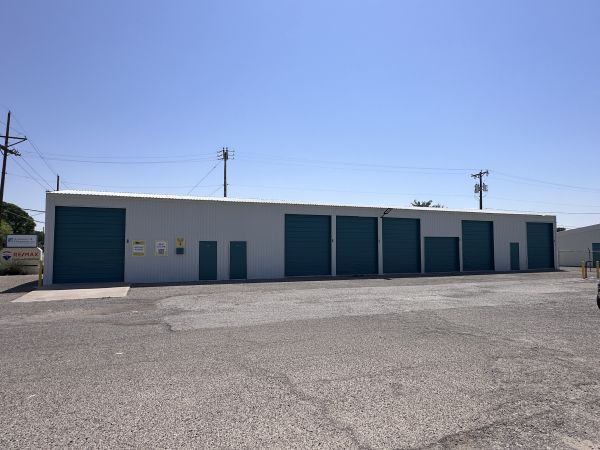 Storology Storage - Country Club - 104 East Country Club Road