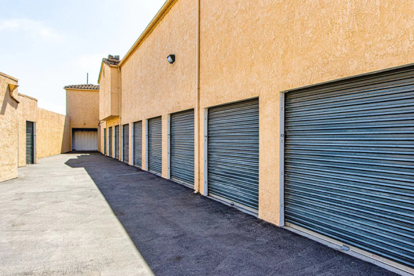 Alamo Self Storage - 5666 Carpinteria Avenue