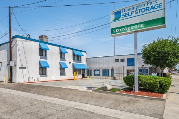 Huntington Park Self Storage - 5961 Santa Fe Avenue