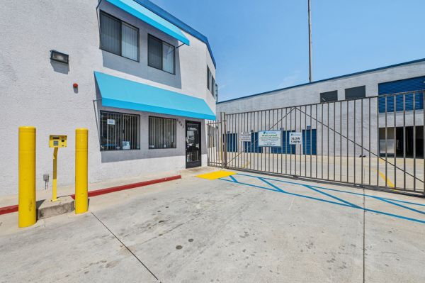 Huntington Park Self Storage - 5961 Santa Fe Avenue