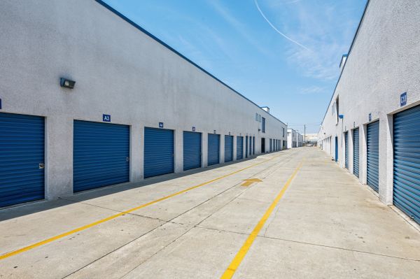 Huntington Park Self Storage - 5961 Santa Fe Avenue