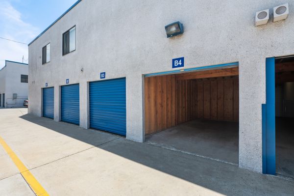 Huntington Park Self Storage - 5961 Santa Fe Avenue