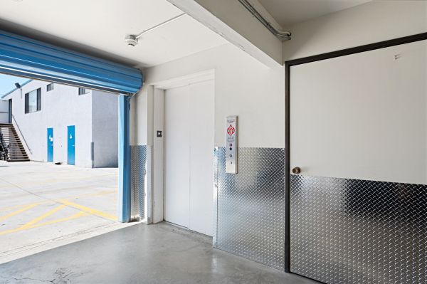 Huntington Park Self Storage - 5961 Santa Fe Avenue