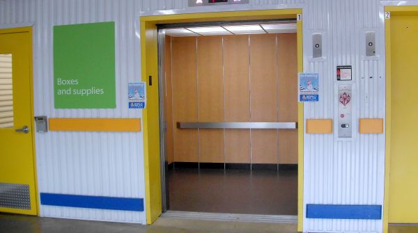 First Month free and 40 percent off your Rent - 635 North Midland Avenue