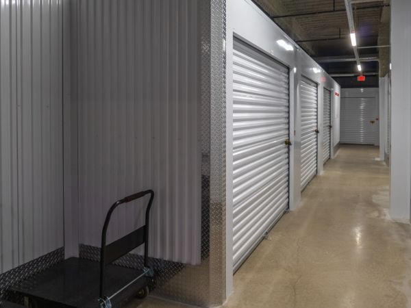 10 Federal Storage - E US 290, Bldg 200 - 3975 U.S. 290