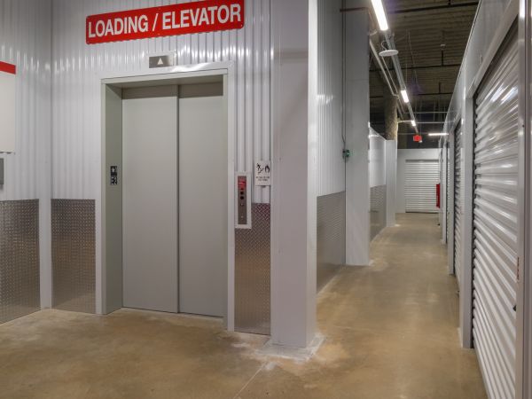 10 Federal Storage - E US 290, Bldg 200 - 3975 U.S. 290