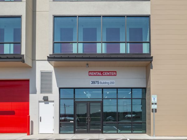 10 Federal Storage - E US 290, Bldg 200 - 3975 U.S. 290