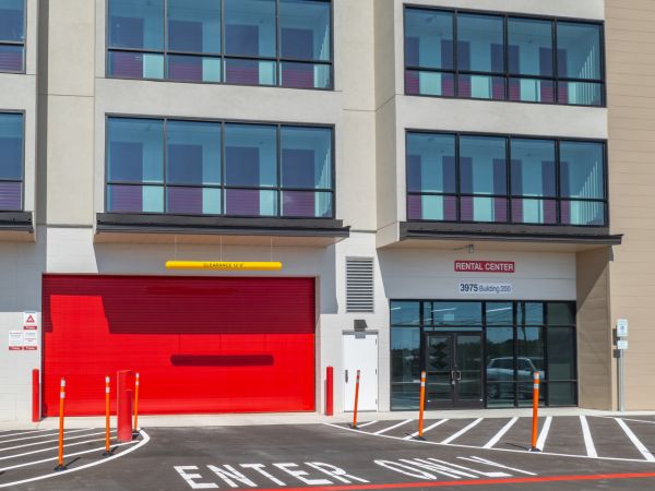 10 Federal Storage - E US 290, Bldg 200 - 3975 U.S. 290