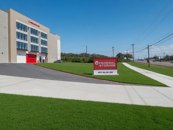 10 Federal Storage - E US 290, Bldg 200 - 3975 U.S. 290
