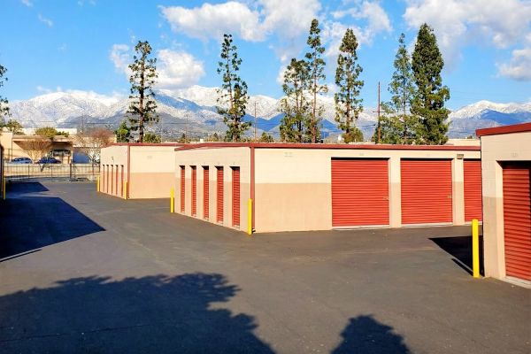 Fast & EZ Self Storage - Montclair - 5445 Olive Street