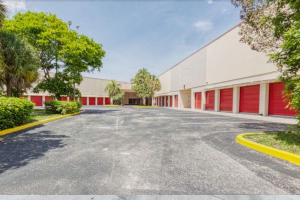 Avid Storage - Pembroke Pines - 8321 Pines Boulevard