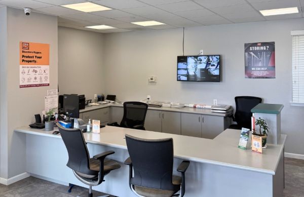 Lockaway Storage - 8555 Dublin Canyon Road
