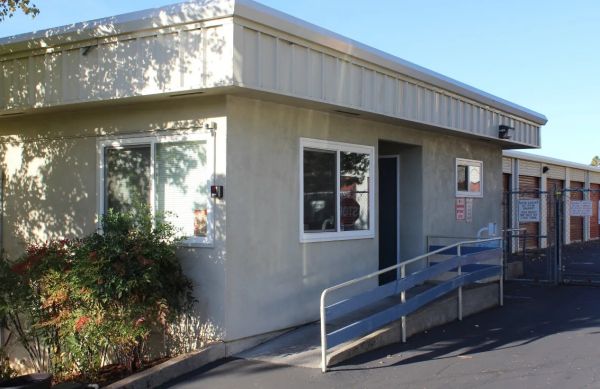 Grass Valley Self Storage - 946 Golden Gate Terrace