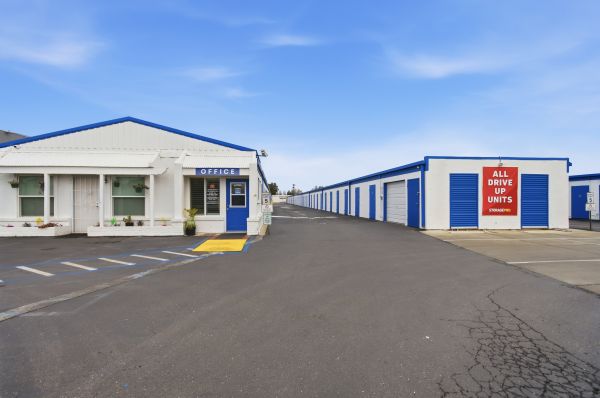 StoragePRO Self Storage of Woodland - 1319 East Beamer Street