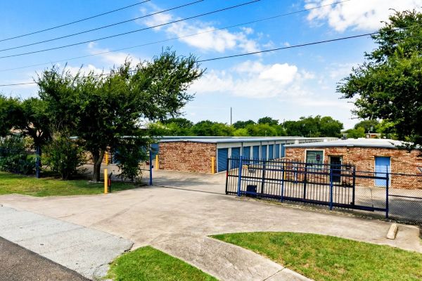 Hideaway Self Storage - 1624 Farm To Market 66