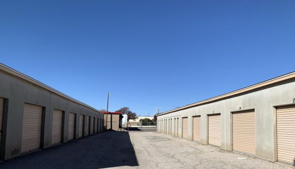 Ross Self Storage - 1907 Southeast 13th Avenue
