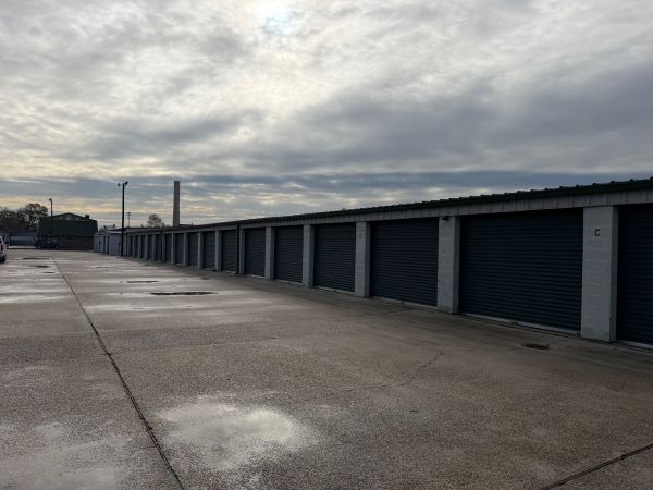 Chalmette Lock Storage - 8217 West Saint Bernard Highway