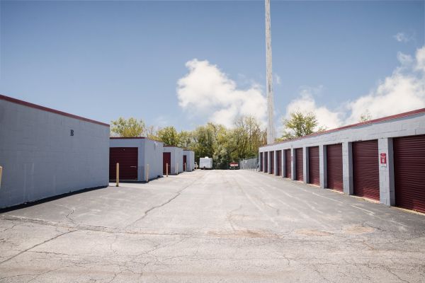 10 Federal Storage - Farnsworth Ave - 2710 North Farnsworth Avenue
