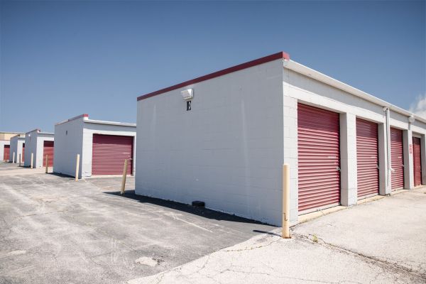10 Federal Storage - Farnsworth Ave - 2710 North Farnsworth Avenue