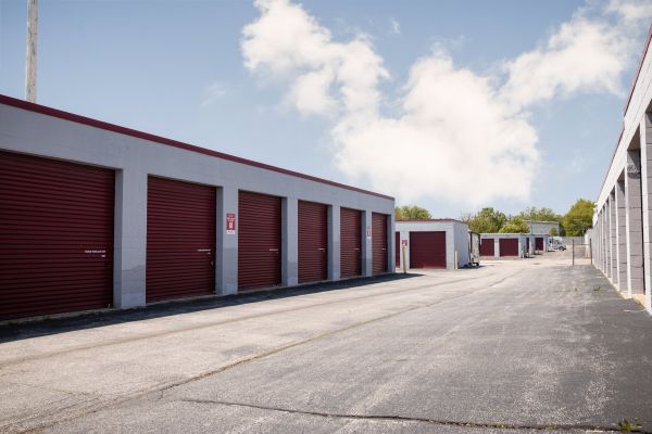 10 Federal Storage - Farnsworth Ave - 2710 North Farnsworth Avenue