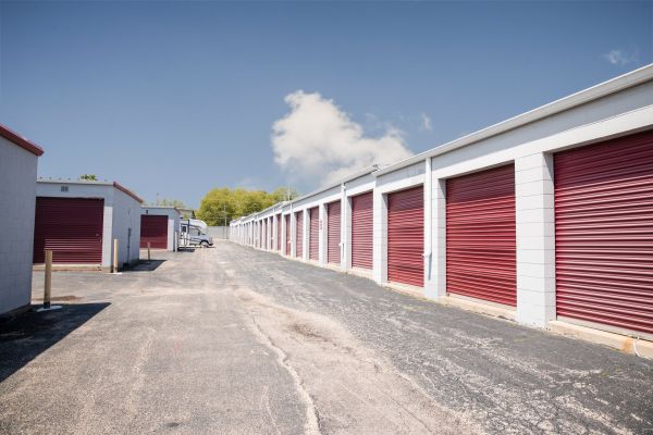 10 Federal Storage - Farnsworth Ave - 2710 North Farnsworth Avenue