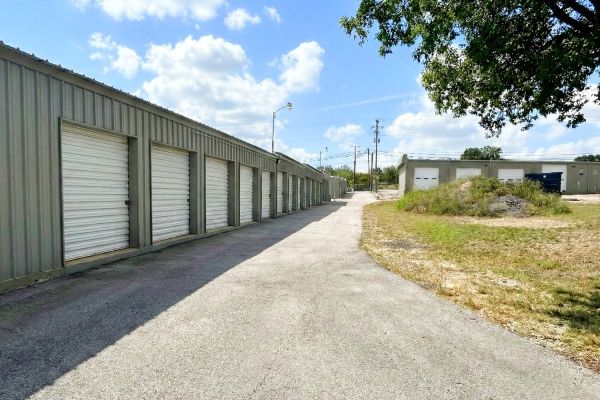 LOGO Storage Burnet - 1736 Texas 29