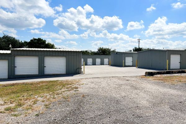 LOGO Storage Burnet - 1736 Texas 29