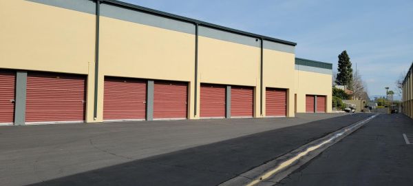 Placentia Self Storage - 585 Porter Way