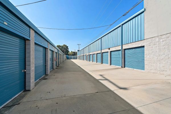 Instorage - Costa Mesa - 2038 Newport Boulevard