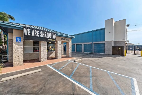 Instorage - Costa Mesa - 2038 Newport Boulevard