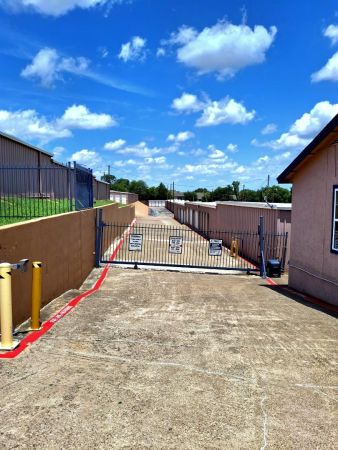 All American City Self Storage - 1209 East Belt Line Road